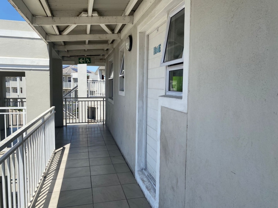 To Let 2 Bedroom Property for Rent in Cravenby Western Cape